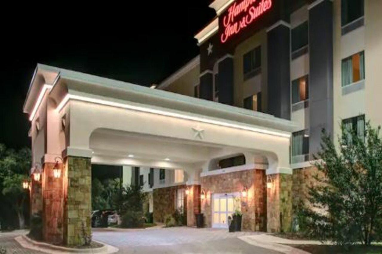 Hampton Inn & Suites Boerne Exterior photo