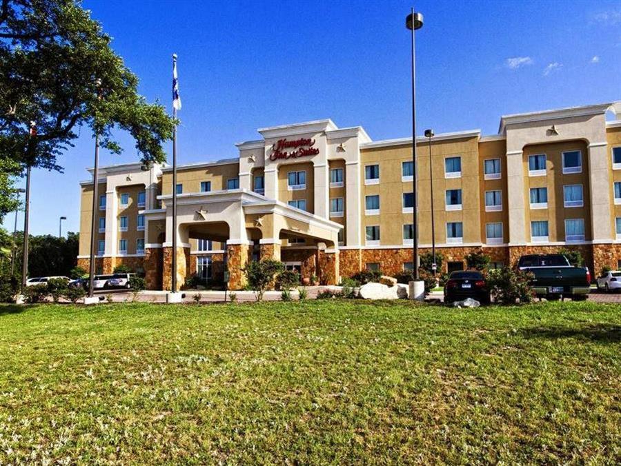 Hampton Inn & Suites Boerne Exterior photo